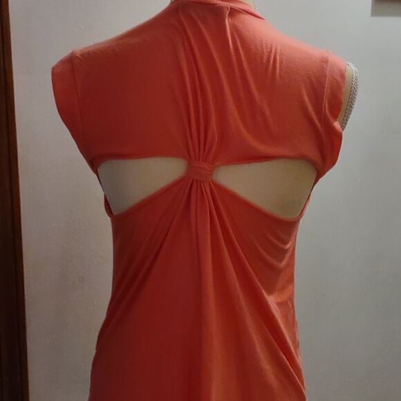 Almost Famous Coral colored top, with peekaboo cutouts, Size S‎ - Picture 3 of 8